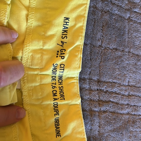Two pair of shorts gap   Size 8R.    One pair yellow , one pair beige. - Picture 5 of 6